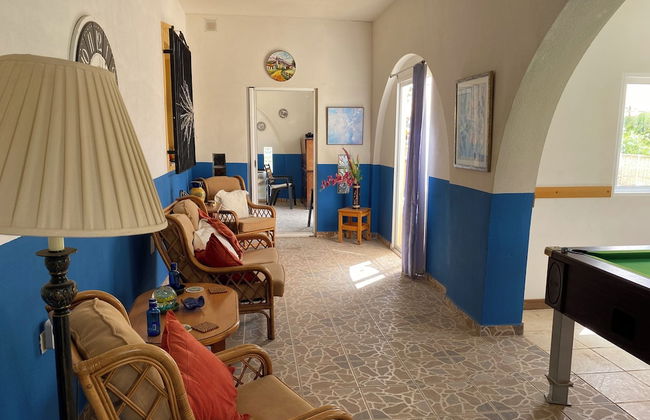 Luxury Beachfront Villa in La Perla - Photo 11