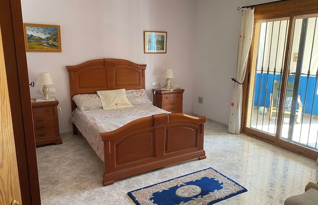 Luxury Beachfront Villa in La Perla - Photo 2