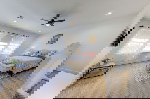 Photo 6 - Modern Cozy Home with King Bed