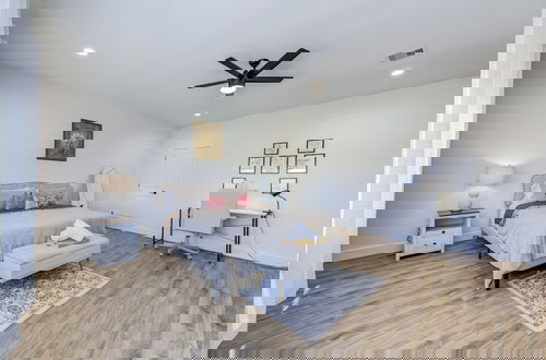 Photo 8 - Modern Cozy Home with King Bed