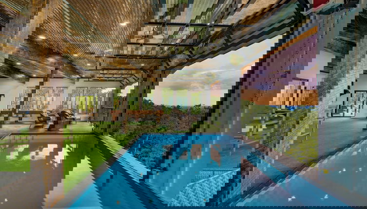 Foto 1 - Skyline Sanctuary Indoor Pool, Game Room, Firepit, Mountain Views, Luxe Design