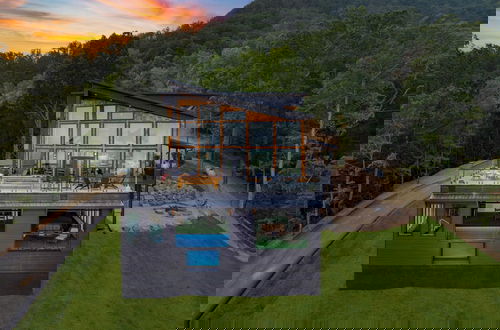 Foto 44 - Skyline Sanctuary Indoor Pool, Game Room, Firepit, Mountain Views, Luxe Design
