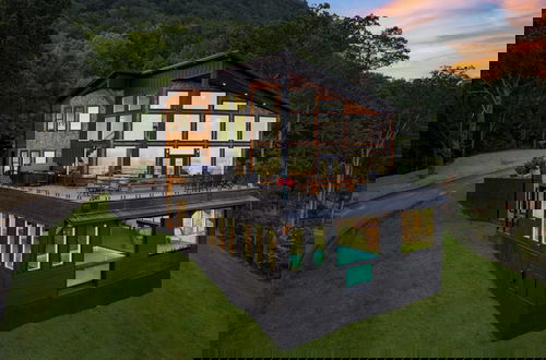Foto 45 - Skyline Sanctuary Indoor Pool, Game Room, Firepit, Mountain Views, Luxe Design