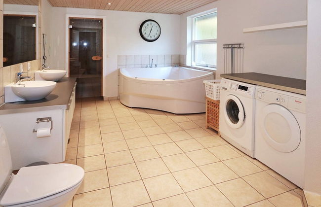 8 Person Holiday Home in Hadsund - Foto 14