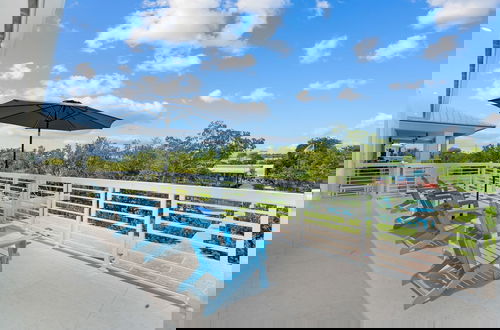 Photo 37 - Paradise Point Pool Dock Lounges BBQ