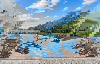Photo 3 - Paradise Point Pool Dock Lounges BBQ