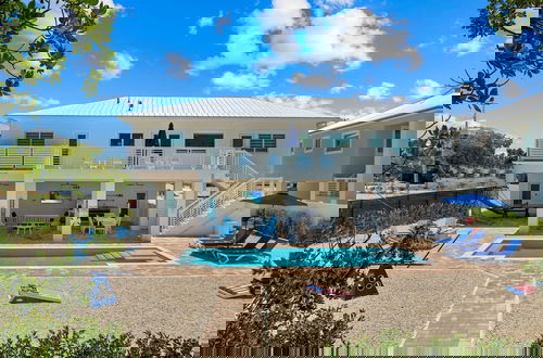 Photo 2 - Paradise Point Pool Dock Lounges BBQ