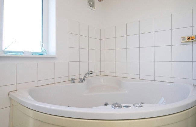 8 Person Holiday Home on a Holiday Park in Lokken - Foto 1
