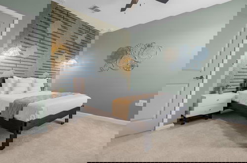 Foto 36 - Upstay - Karaoke Mansion w Pool Cinema Themed Rooms