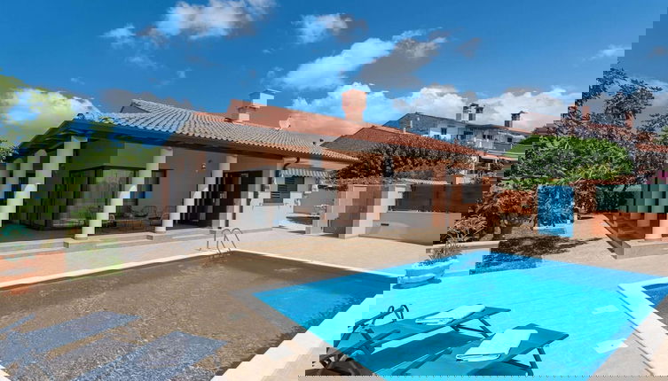 Foto 1 - Lovely Holiday Home With Pool,covered Terrace and Outdoor Kitchen