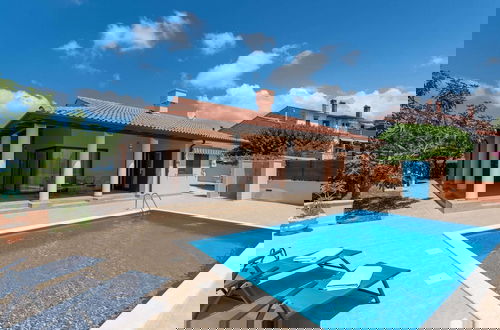 Foto 1 - Lovely Holiday Home With Pool,covered Terrace and Outdoor Kitchen