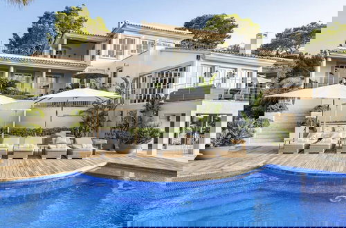 Foto 1 - Sea-view Villa Near Port