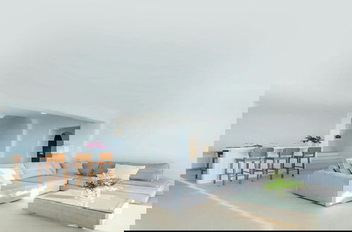 Foto 10 - Elegant Villa With View