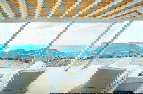 Foto 16 - Elegant Villa With View