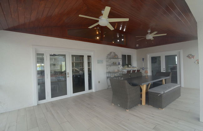 Beautiful Canal Front Home With Above Ground Pool, Dock And Fish Cleaning Station 4 Bedroom Home by RedAwning - Foto 34