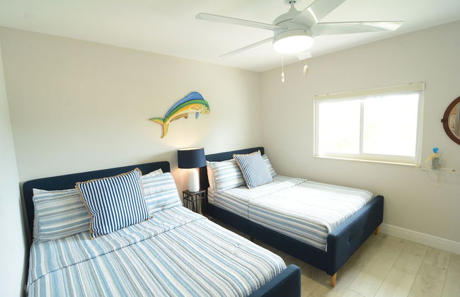 Beautiful Canal Front Home With Above Ground Pool, Dock And Fish Cleaning Station 4 Bedroom Home by RedAwning - Foto 3