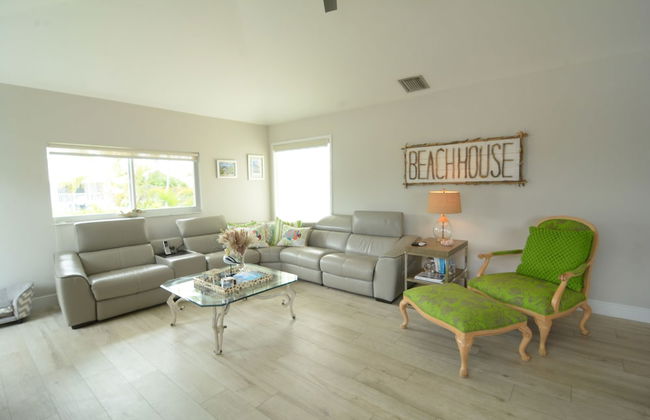 Beautiful Canal Front Home With Above Ground Pool, Dock And Fish Cleaning Station 4 Bedroom Home by RedAwning - Foto 10