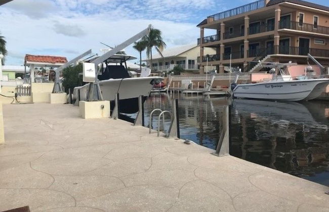 Beautiful Canal Front Home With Above Ground Pool, Dock And Fish Cleaning Station 4 Bedroom Home by RedAwning - Foto 32