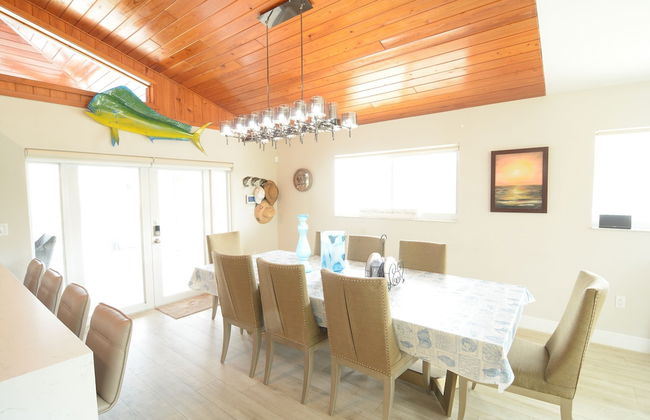 Beautiful Canal Front Home With Above Ground Pool, Dock And Fish Cleaning Station 4 Bedroom Home by RedAwning - Foto 25