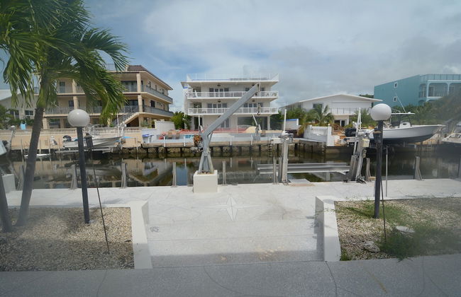 Beautiful Canal Front Home With Above Ground Pool, Dock And Fish Cleaning Station 4 Bedroom Home by RedAwning - Foto 33