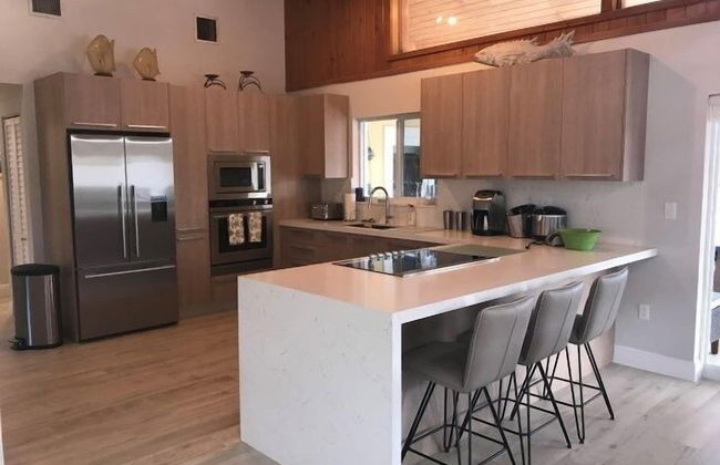 Beautiful Canal Front Home With Above Ground Pool, Dock And Fish Cleaning Station 4 Bedroom Home by RedAwning - Foto 6
