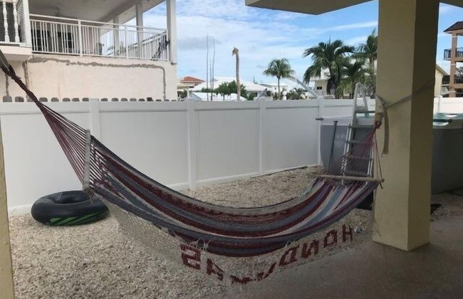 Beautiful Canal Front Home With Above Ground Pool, Dock And Fish Cleaning Station 4 Bedroom Home by RedAwning - Foto 28
