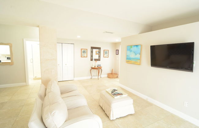Beautiful Canal Front Home With Above Ground Pool, Dock And Fish Cleaning Station 4 Bedroom Home by RedAwning - Foto 13