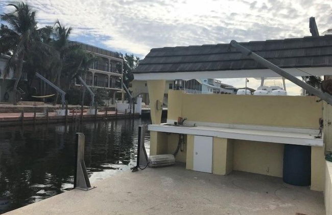 Beautiful Canal Front Home With Above Ground Pool, Dock And Fish Cleaning Station 4 Bedroom Home by RedAwning - Foto 31