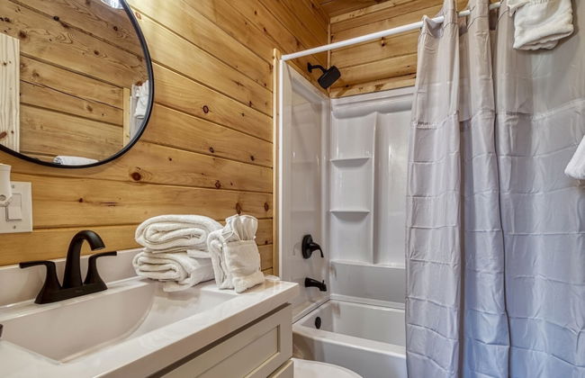 Smoky Lake Retreat 3 Bedroom Cabin by RedAwning - Photo 18