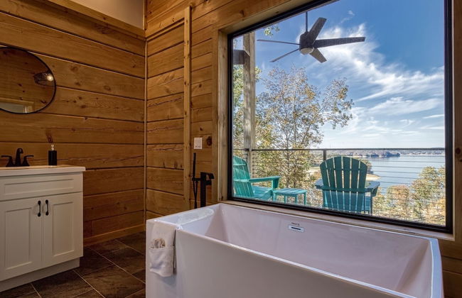 Smoky Lake Retreat 3 Bedroom Cabin by RedAwning - Photo 15