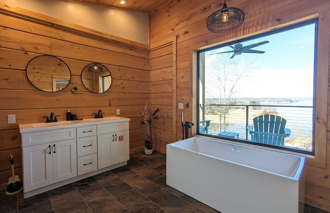 Smoky Lake Retreat 3 Bedroom Cabin by RedAwning - Photo 21