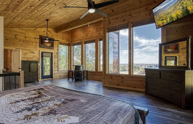 Smoky Lake Retreat 3 Bedroom Cabin by RedAwning - Photo 3
