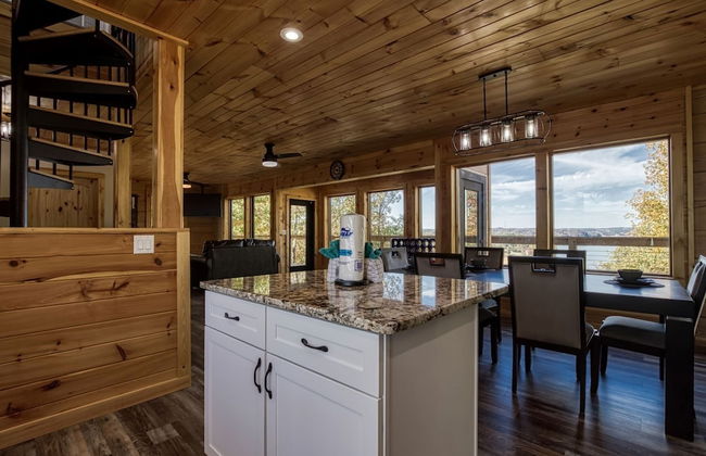 Smoky Lake Retreat 3 Bedroom Cabin by RedAwning - Photo 9