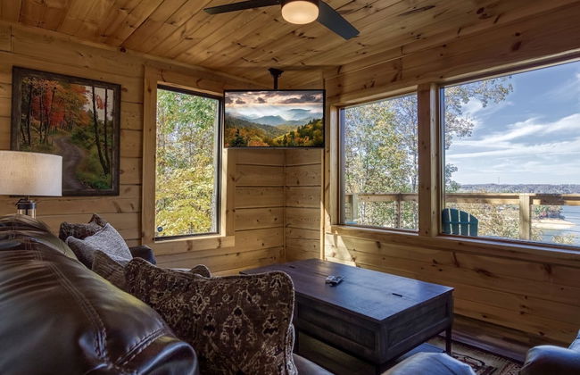 Smoky Lake Retreat 3 Bedroom Cabin by RedAwning - Photo 32