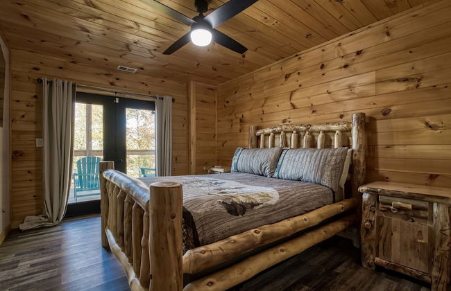 Smoky Lake Retreat 3 Bedroom Cabin by RedAwning - Photo 4