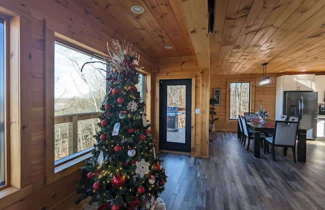 Smoky Lake Retreat 3 Bedroom Cabin by RedAwning - Photo 37