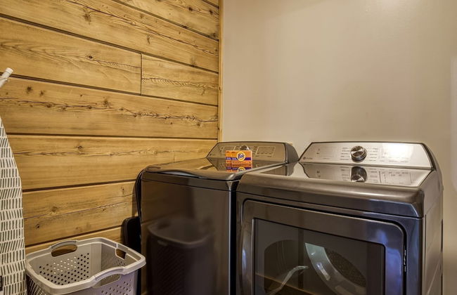Smoky Lake Retreat 3 Bedroom Cabin by RedAwning - Photo 34
