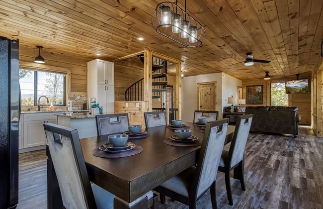 Smoky Lake Retreat 3 Bedroom Cabin by RedAwning - Photo 7