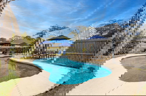 Foto 1 - Pelican Retreat by Avantstay 5 Mins TO Beach Pet Friendly w Pool BBQ