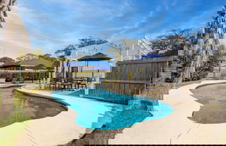 Foto 1 - Pelican Retreat by Avantstay 5 Mins TO Beach Pet Friendly w Pool BBQ