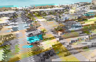 Foto 3 - Pelican Retreat by Avantstay 5 Mins TO Beach Pet Friendly w Pool BBQ
