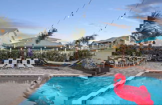 Foto 3 - Sleeps 18! 7bdr, Backyard Pool, Walk to Beach Miramar Beach Jewel by Avantstay