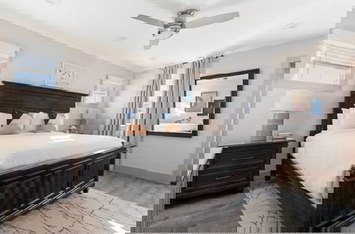 Foto 28 - Sleeps 18! 7bdr, Backyard Pool, Walk to Beach Miramar Beach Jewel by Avantstay