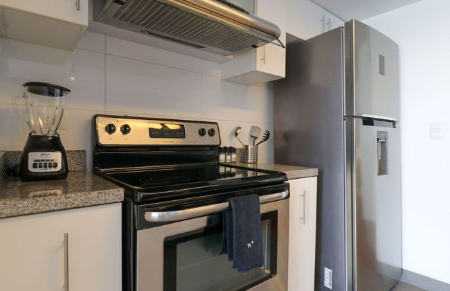 w Classy 2BR in Miraflores - Photo 12