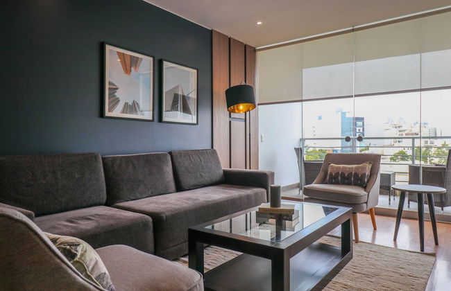 w Classy 2BR in Miraflores - Photo 1