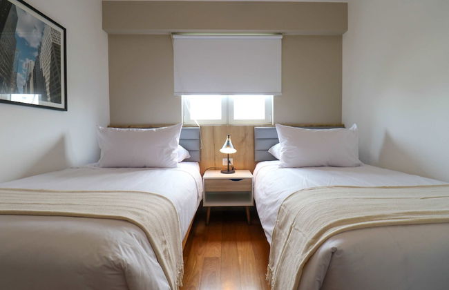 w Classy 2BR in Miraflores - Photo 20