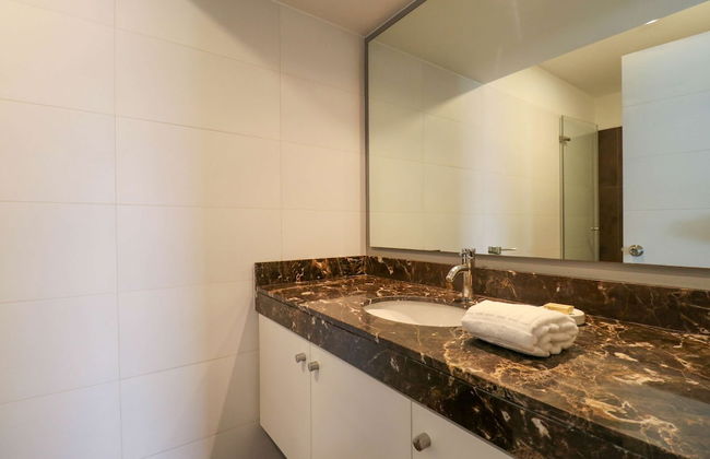w Classy 2BR in Miraflores - Photo 17