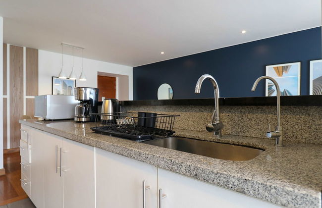 w Classy 2BR in Miraflores - Photo 14