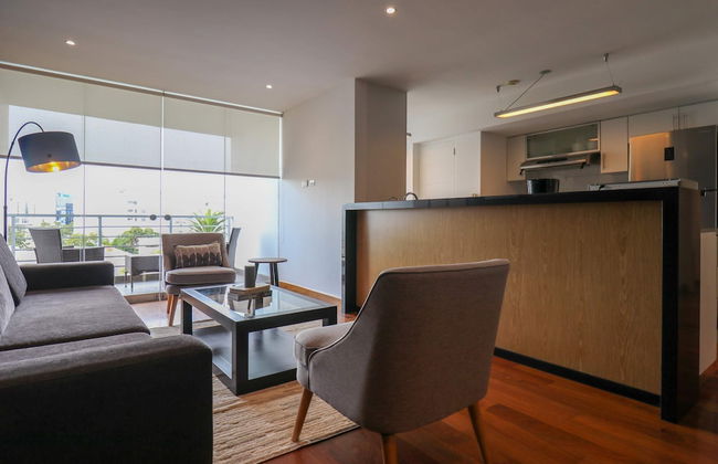 w Classy 2BR in Miraflores - Photo 5