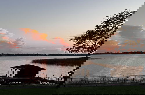 Photo 24 - Beautiful Lake View Retreat Drivable To Theme Parks 3 Bedroom Home